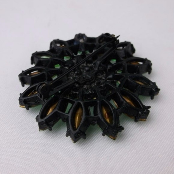Vintage 1960s Green Rhinestone Flower Brooch 2” diameter - Picture 3 of 3